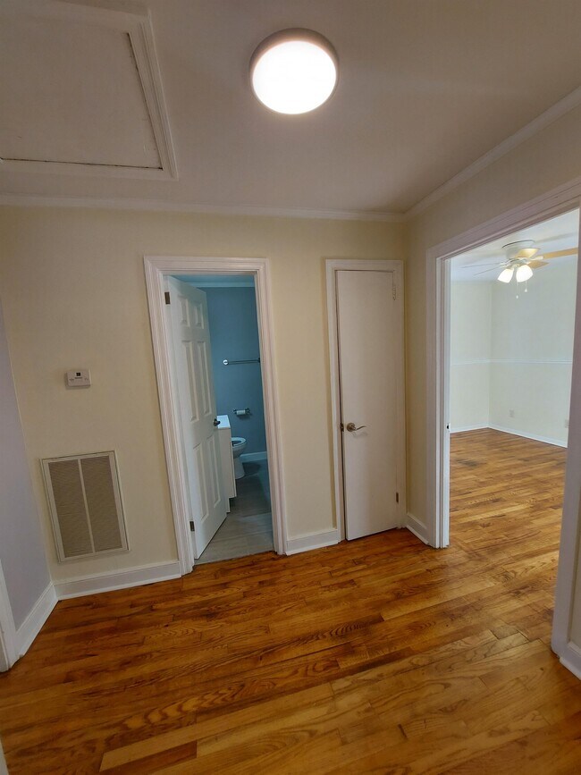 Building Photo - 1713 Lacy St