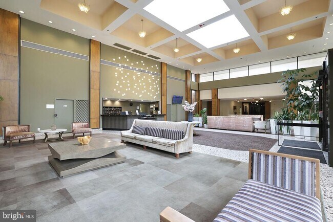 Building Photo - 3713 S George Mason Dr