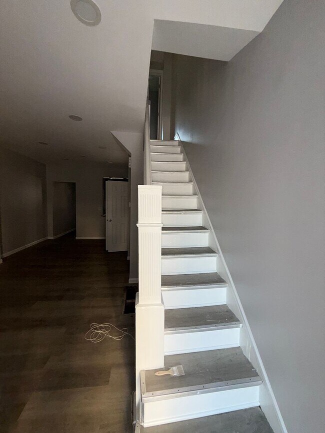 Building Photo - 27 E Rittenhouse St