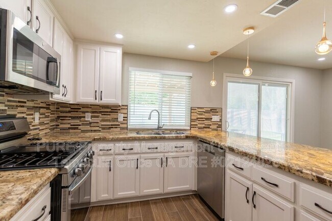 Building Photo - 30345 Pechanga Dr