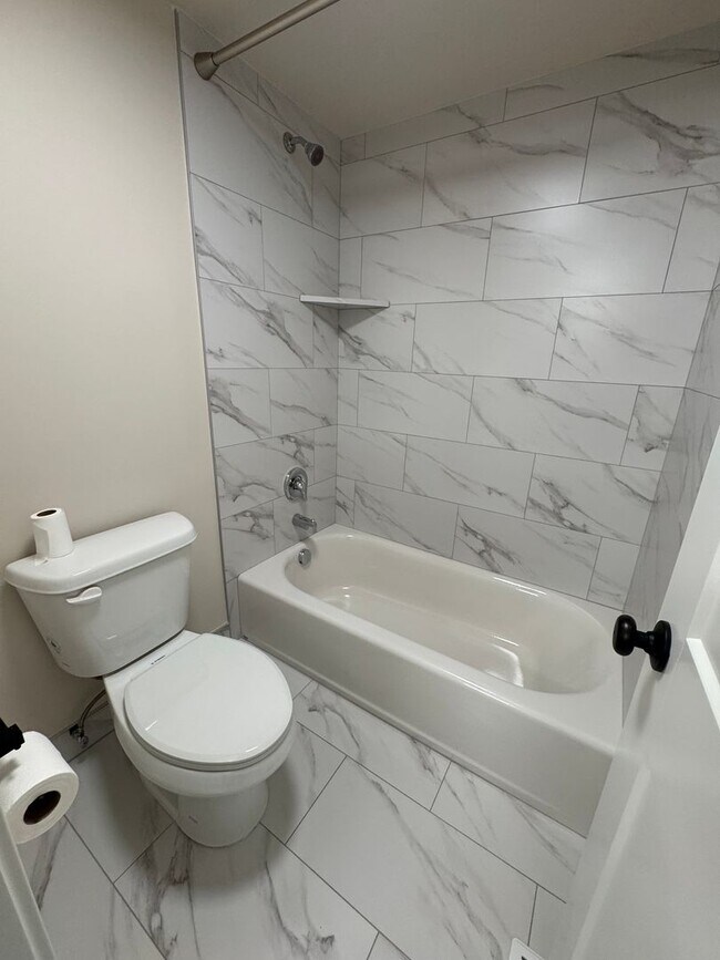 Building Photo - Beautiful Cottonwood Heights Duplex!