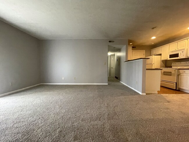 Building Photo - 5424 Cedar Springs