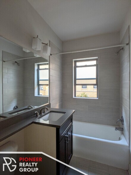 Building Photo - 2329 N Rockwell St