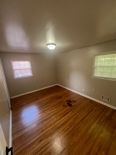 Building Photo - 3211 Mid Dale Ln