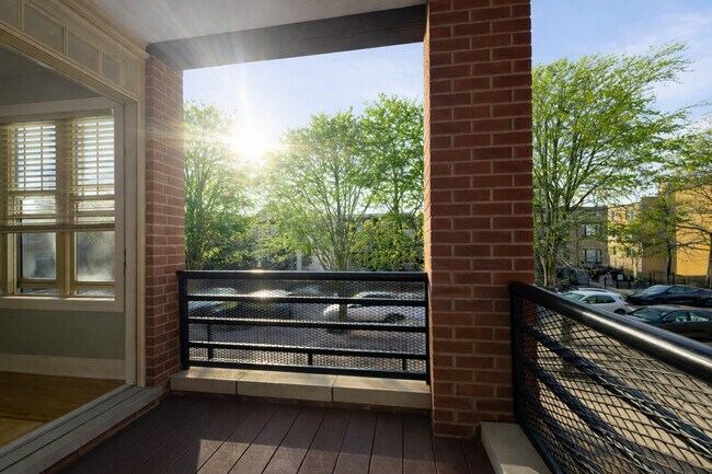 Building Photo - 6621 S Ingleside Ave