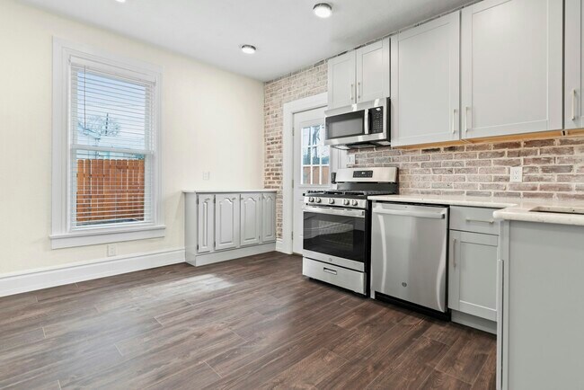 Building Photo - 715 Arcadia Pl