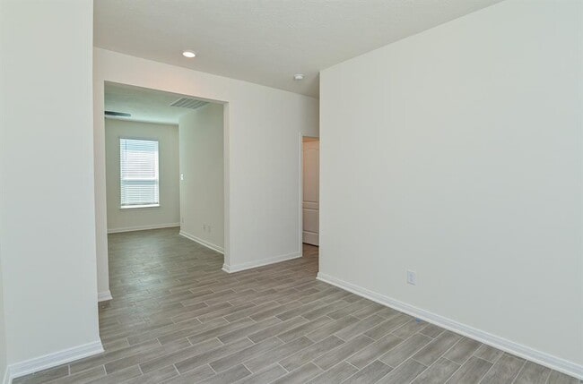 Building Photo - 27638 Mesabe Dr