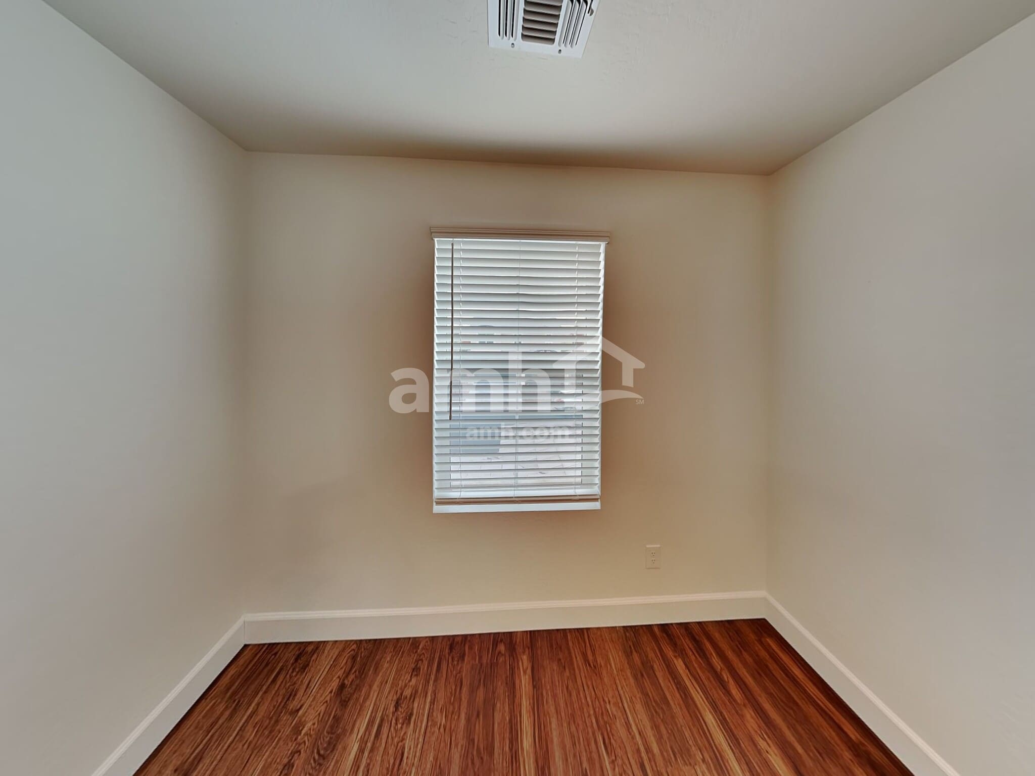 Building Photo - 638 W Hackamore Ave