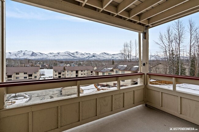 Building Photo - 2 Bed/ 2 Bath / Garage - Anchorage Condo!