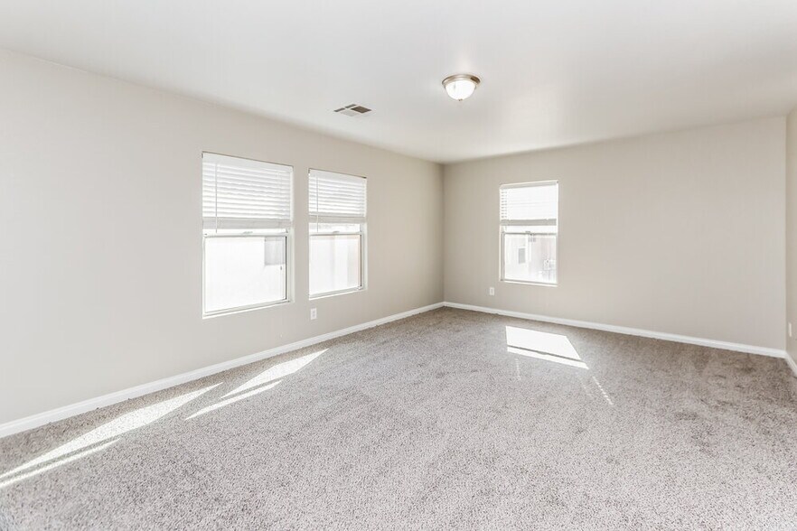 Building Photo - 652 Shadwell St