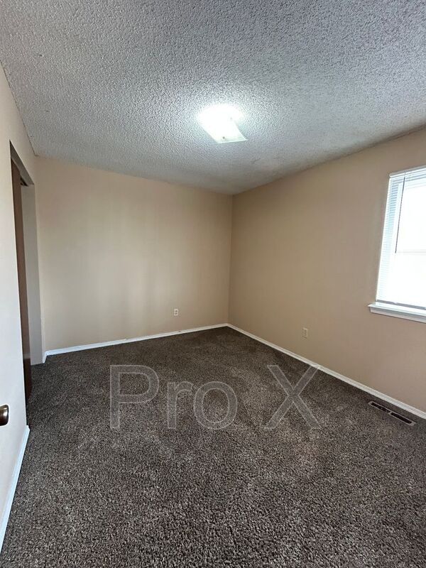 Building Photo - 1108 S Joplin St