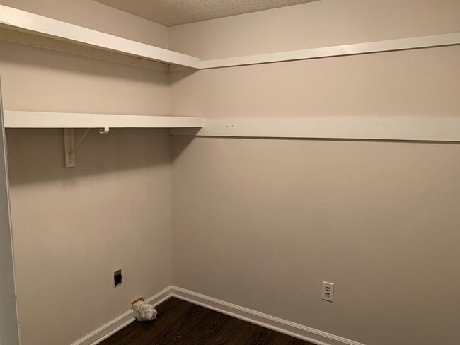 Building Photo - North Raleigh Townhome-Large Bedrooms and more! Price drop alert!