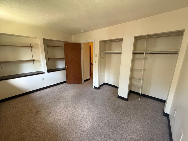 Building Photo - Fall Semester Lease Available! 2 Bedroom T...