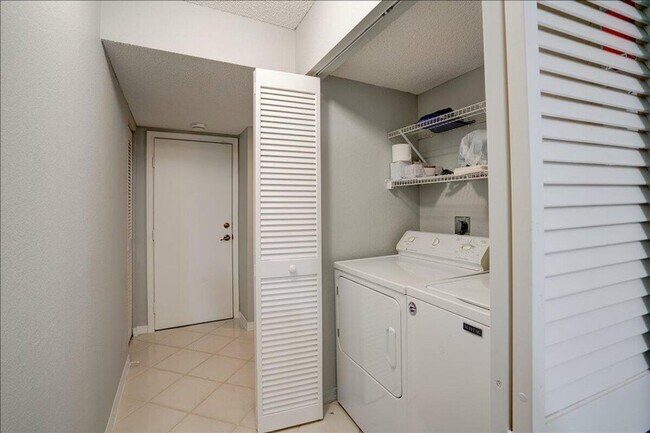 Building Photo - 10173 Andover Coach Cir