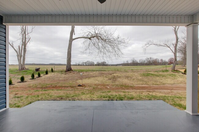 Building Photo - 127 Riverbend Dr