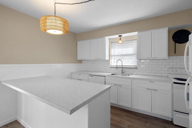 Building Photo - 4957 Miami St