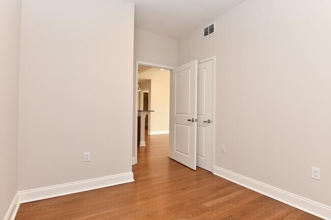 Building Photo - 100 Marshall St