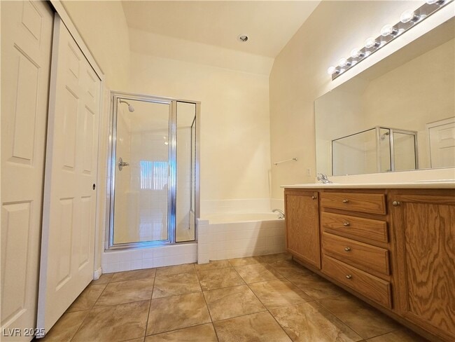 Building Photo - 9818 Nicova Ave