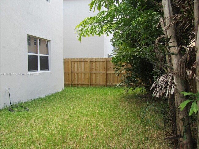 Building Photo - 1414 SE 26th Ter