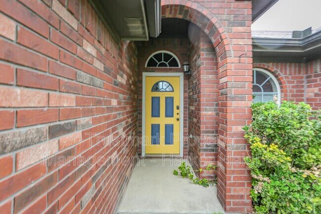 Building Photo - 4505 Vahrenkamp Dr