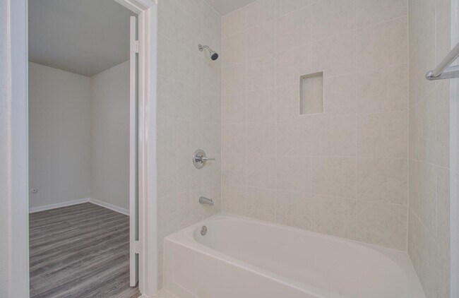 Building Photo - 15611 La Casa Ln