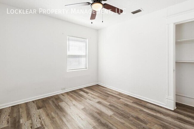 Building Photo - 336 W 18th St