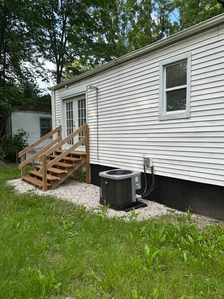 Building Photo - 10185 Winkler Dr