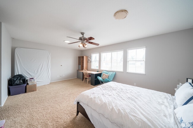 Building Photo - 6655 Hollycrest Ct