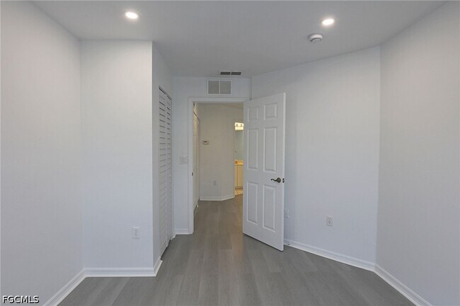 Building Photo - 3629 Pine Oak Cir