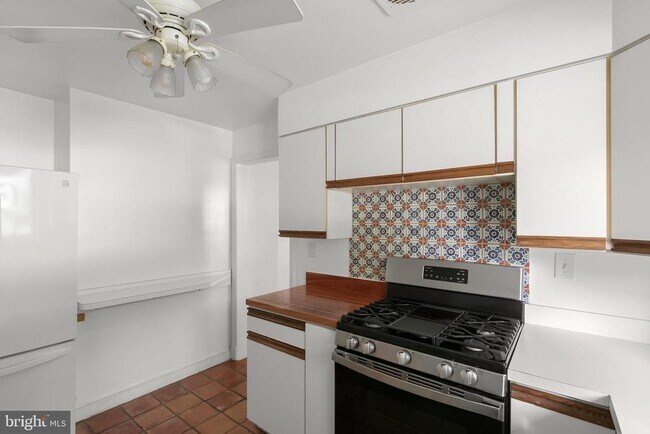 Building Photo - 5900 Osceola Rd