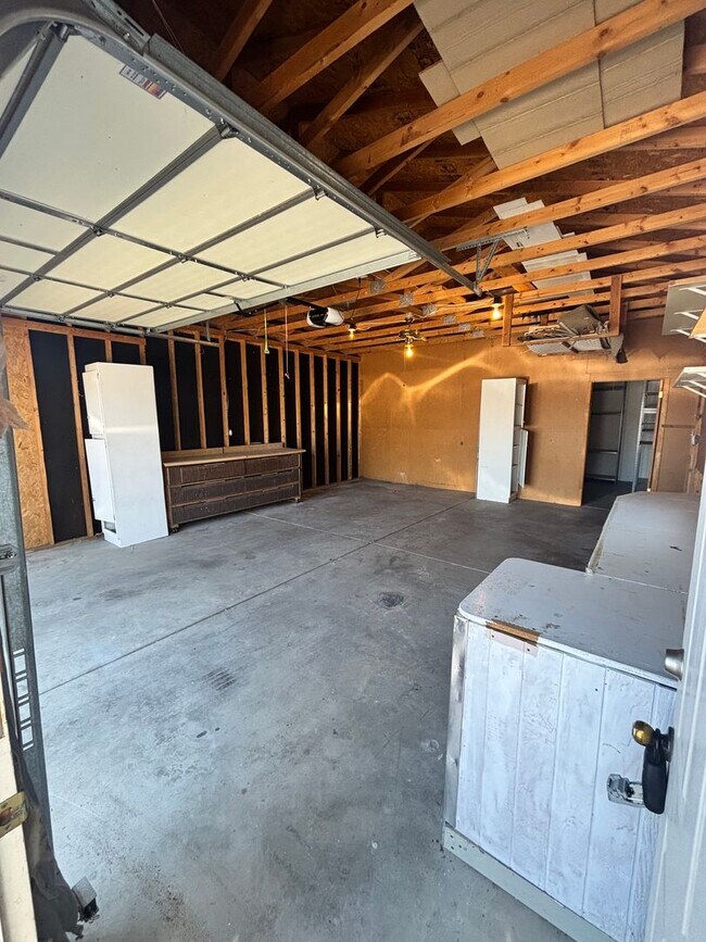 Building Photo - 886 S Dante Dr