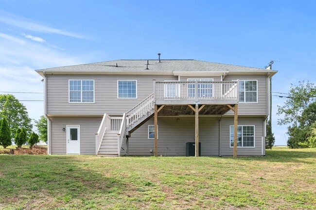 Building Photo - Charming Flowery Branch Home!