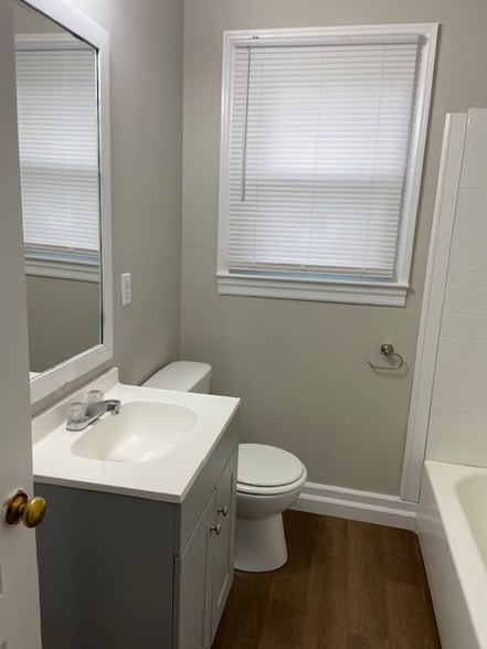 Building Photo - 630 Crestland Ave