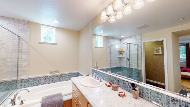 Building Photo - Beautiful Mediterranean-style Livermore Condo!