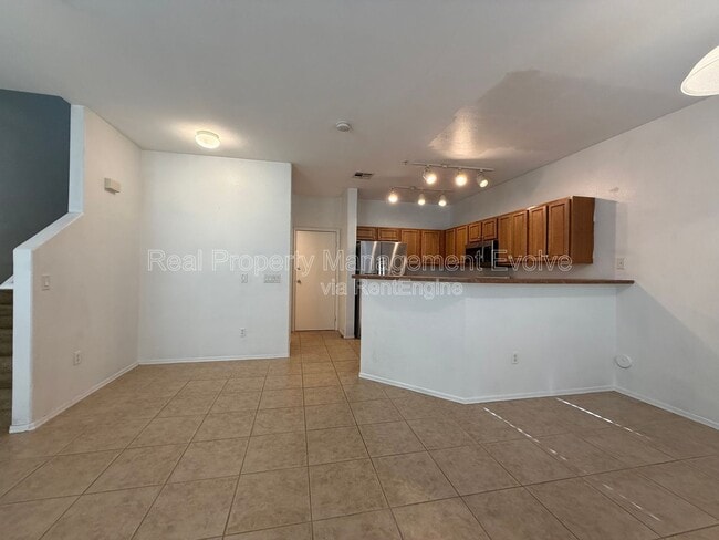 Building Photo - 1702 E Bell Rd