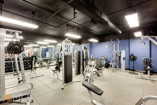 Building Photo - 1101 Juniper St NE