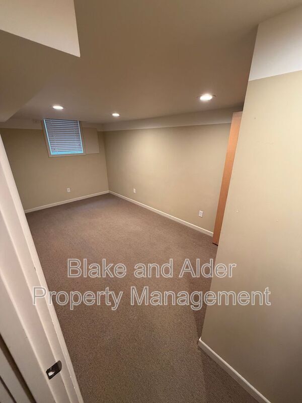 Building Photo - 5226 SE Clinton St