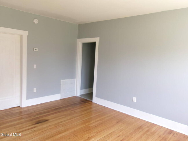 Building Photo - 1338 Parkwood Blvd