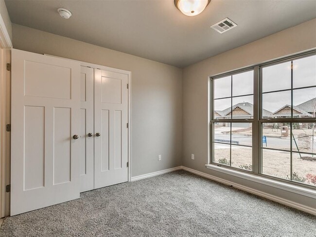 Building Photo - 2204 Wheatheart Dr