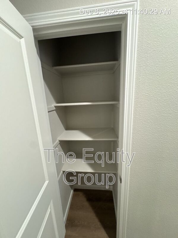 Building Photo - 514 S Summit St