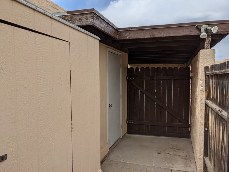 Laundry room - 1945 W La Osa Dr