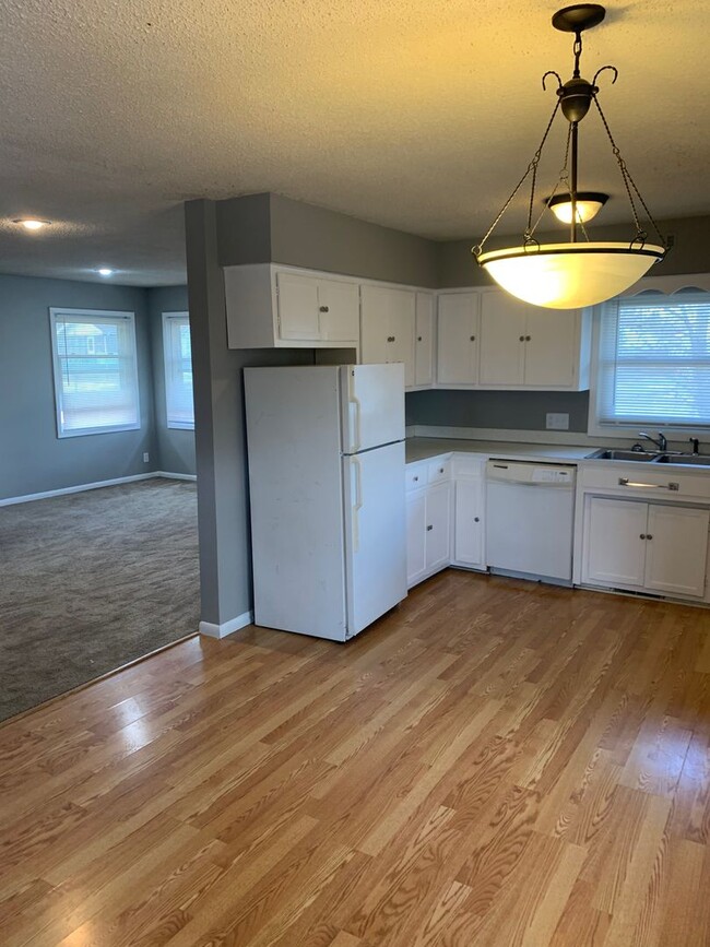 Building Photo - Charming 3 bedroom house St. Cloud!
