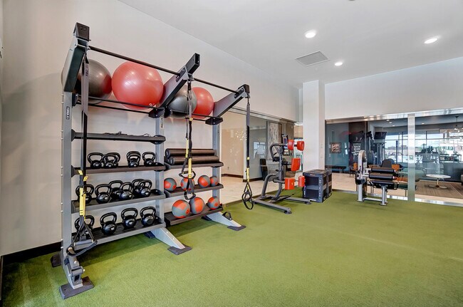 Building Photo - 2875 Olentangy River Rd