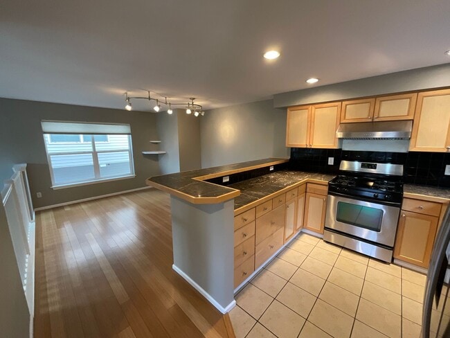 Building Photo - MAGNOLIA 3 BED, 1.5 BATH TOWNHOME FOR RENT AVAILABLE NOW!