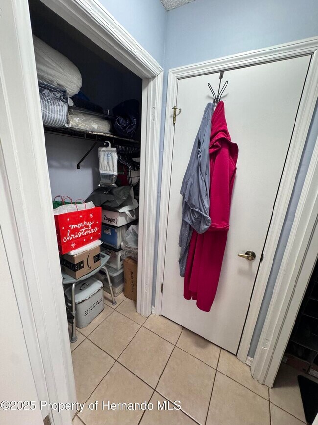 Building Photo - 5281 Aaron Ln