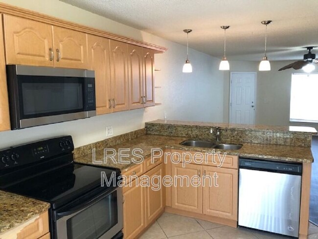 Building Photo - 3651 N Goldenrod Rd