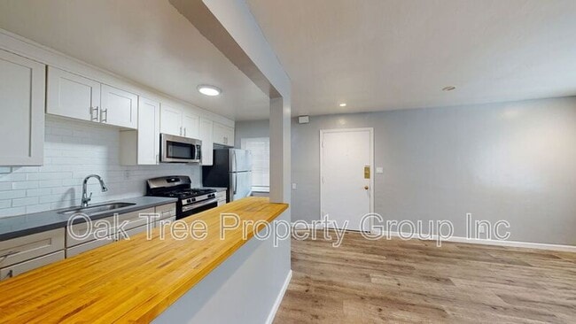 Building Photo - 824 15th St