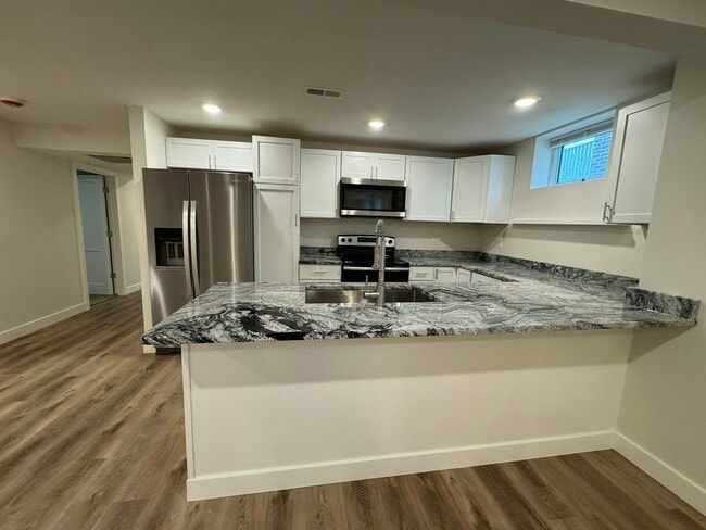 Building Photo - 1411 Rosemary Ln