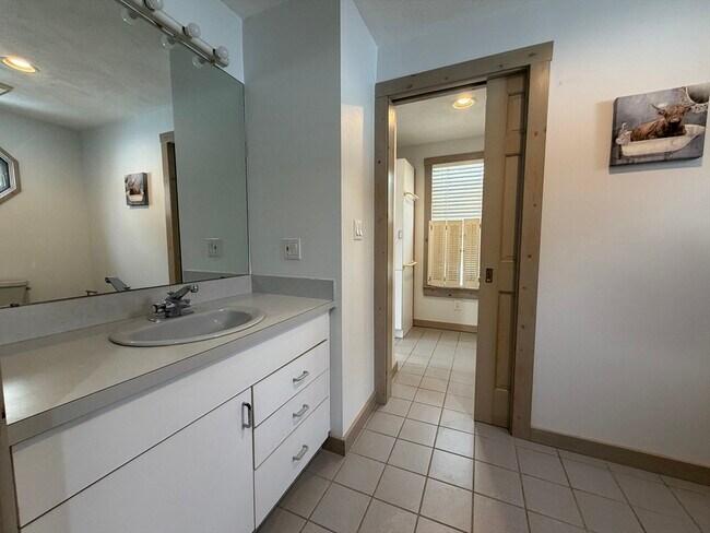 Building Photo - 12 Community Way