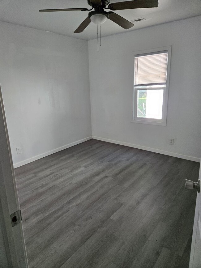 Building Photo - Spacious 4-Bedroom Home with Large Fenced Yard in a Quiet Neighborhood